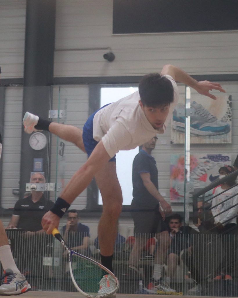 Joueur de squash en tournoi organisé par Squash horizon